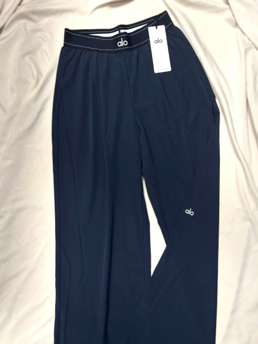 Brand new Alo Yoga Suit Up Navy Pants Regular  30-inch inseam loose-fit trousers - Picture 5 of 12